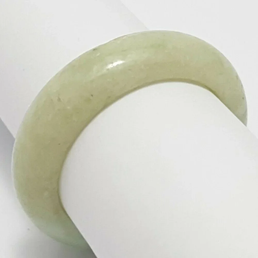Beautiful Green Jade Wedding Ring Band Size 5.25 - Nice!